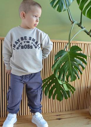Костюм спортивный графитовый на флисе для мальчика i am the boss 5-9 лет, 110-134 см.