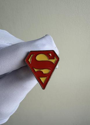 Пін значок металевий брошка «супермен (superman)» — логотип супергероя dc comics супервумен