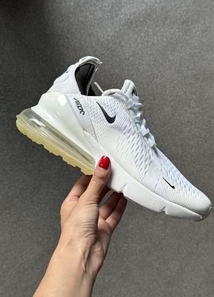 Нові кросівки nike air max 270 топ якості, останній розмір 39, є нюанс видно на фото сліди клею
