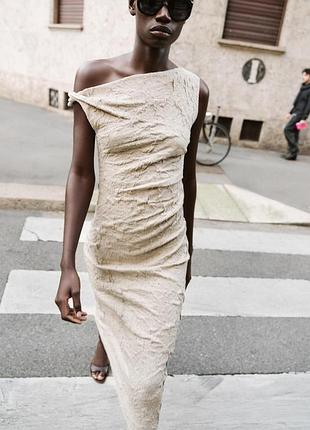 Жаккардовое платье со складками от zara