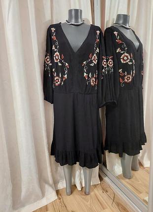 Комфортне з вишивкою та воланом по низу плаття 👗