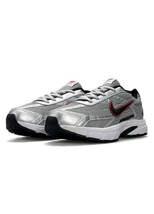 Nike initiator silver grey