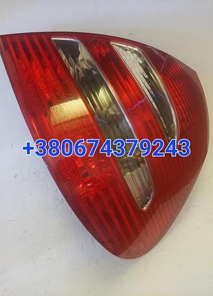 Задний правый фонарь для mercedes-benz e-class w211 (a2118200464)