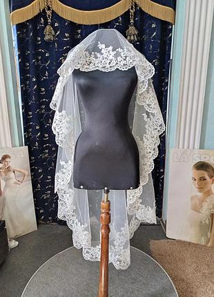 Фата з кордовим мереживом.
