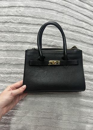 Чорна шкіряна сумочка з застібкою (стиль birkin)