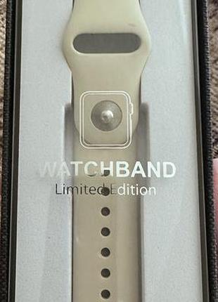 Світло-сірий силіконовий ремінець hoco для apple watch, він сумісний з моделями apple watch з розмірами корпусу 42 мм, 44 мм, 45 мм та 49 мм.