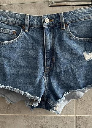 Джинси короткі / джинсові шорти h&m divided з рваними елементами
