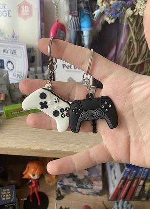 Селіконові брелки з геймпадами xbox та playstation