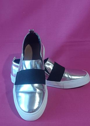 Zara,р /39(25,5)
