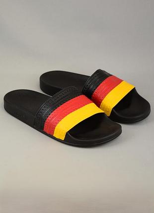Adidas adilette flags germany d65796 шлепанцы стропины кроксы сандалии мужская обувь летняя итальялия оригинал 45-46 р/29.5 см jordan nike reebok