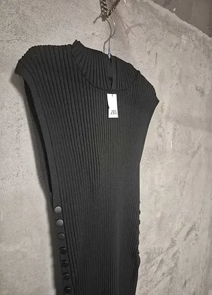 Подовжений жилет з каптуром і боковими розрізами від zara