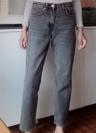Темно-серые джинсы bershka mom