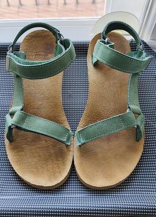 Босоніжки teva шкіра 40 розмір