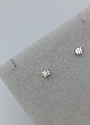 Серебряные серьги гвоздики с камушками