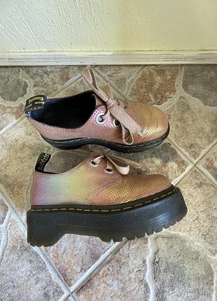 Dr. martens holly irridescent boots, рожеві блискучі туфлі лімітована колекція