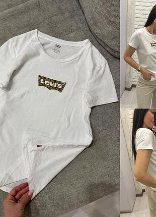 Гарна футболка levis