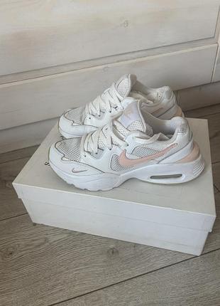 Жіночі кросівки nike, товар з європи, легкі та комфортні