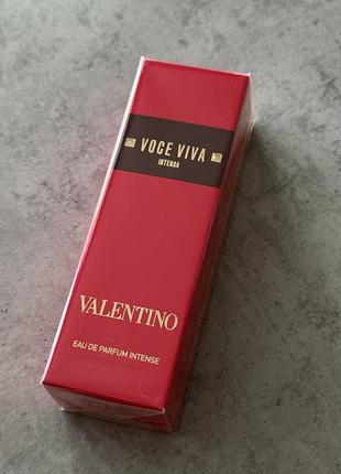 Valentino voce viva intensa