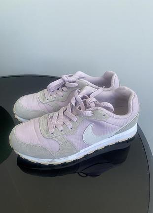 Кросівки nike жіночі розмір 36. 5  на шнурівці бузковооо кольору