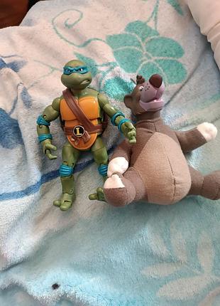 Лот игрушек: фигурка черепашка-ниндзя леонардо tmnt + медведь бала disney