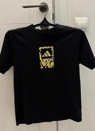 Футболка adidas