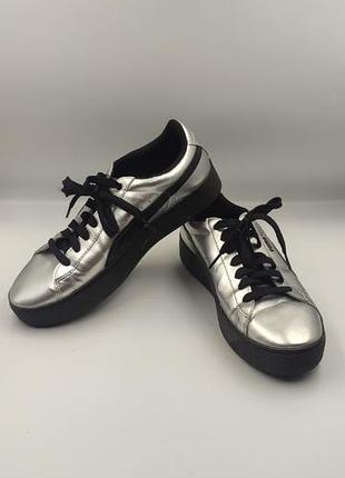 Сріблясті металізовані кросівки puma vikky platform metallic на чорній платформі розмір 39