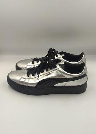 Сріблясті металізовані кросівки puma vikky platform metallic на чорній платформі розмір 39