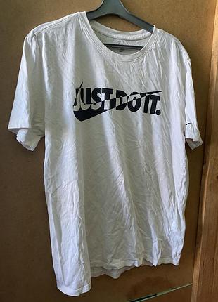 Футболка чоловіча nike