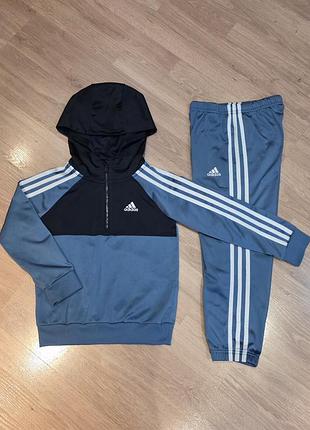 Спортивний костюм adidas на 5-6років, 116см