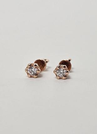Серьги вкрутки из золота с круглыми фианитами.