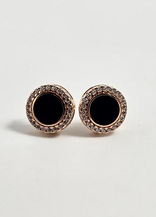 Серьги из золота круглые с черной эмалью и фианитами.