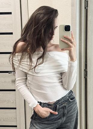 Напівпрозора кофтинка stradivarius білого кольору зі спущеними плечима