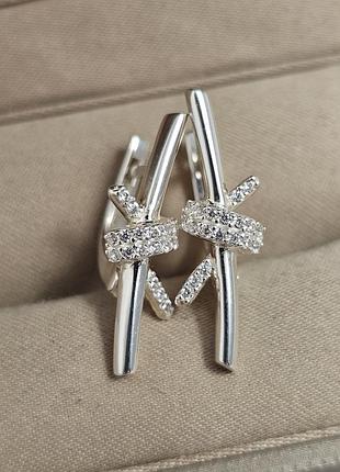 Сережки зі срібла з білими каменями цирконами