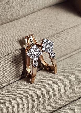Серьги золотые с белыми круглые фианиты с английской застежкой