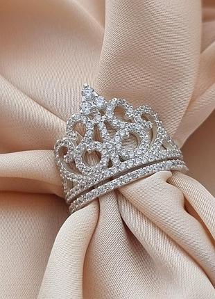 Серебряное кольцо тиара из белыми цирконами и плодородной поверхностью
