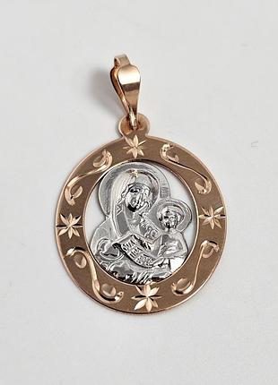 Ладанка из желтого и белого золота богородица с младенцем иисусом и орнаментом