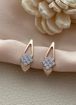 Серьги из золота с белыми фианитами.