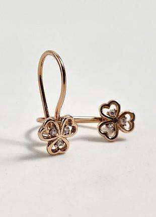 Серьги золотые лепестки с белыми фианитами.