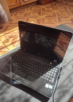 Ноутбук б/у fujitsu ah532
