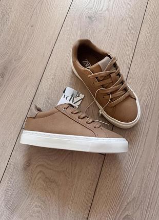 Zara кросівки