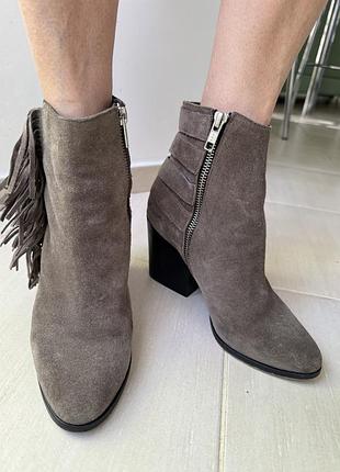 Продам замшеві черевики the kooples