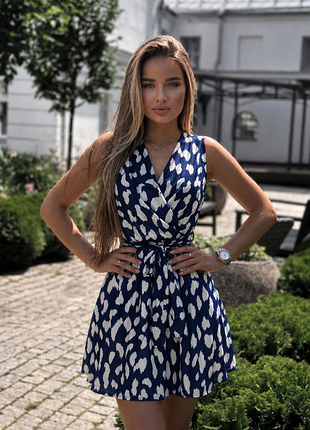 Літня сукня 💙не просвічується 👗 синя літня сукня з принтом 💙 приталена сукня з поясом ☀️ легке плаття міні на запах s/m