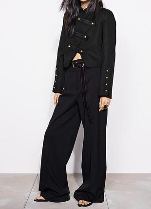 Чорна куртка з застібками-кликами zara