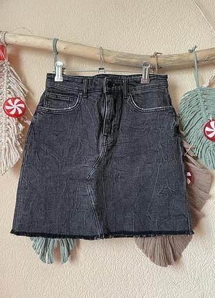 Джинсова міні спідниця з необробленим краєм guess