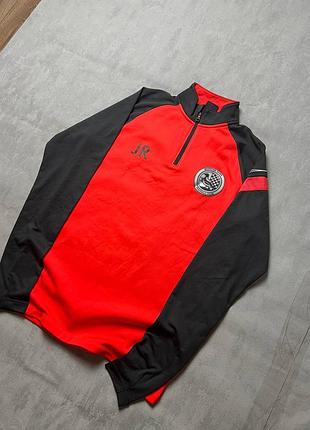 Кофта nike football  состояние идеальное  размер с-м  замеры  длина-70 груди-47 длина рукава от шеи-80  цена-300грн
