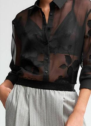 Чорна напівпрозора блузка з квітковим узором- модель next floral sheer