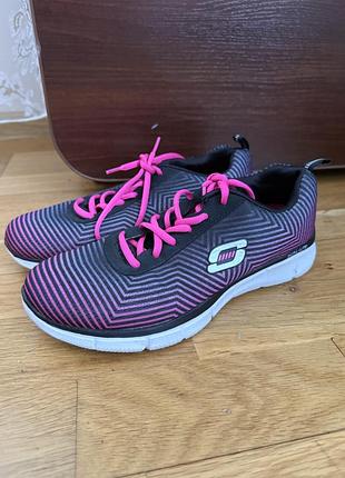 Кросівки жіночіskechers