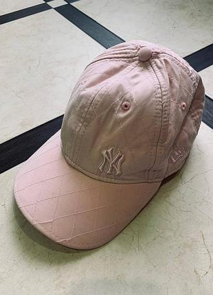 Новогодняя женская кепка от new era в розовом цвете женская кепка new year состояние 10/10 размер-регулируется цента-200.
