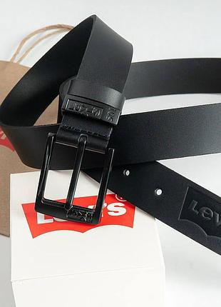 Мужской кожаный ремень levis черный
