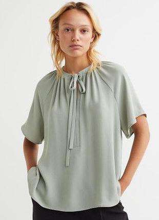 Жіноча блузка бренду h&m світло-шавлієвого (м'ятно-зеленого) кольору